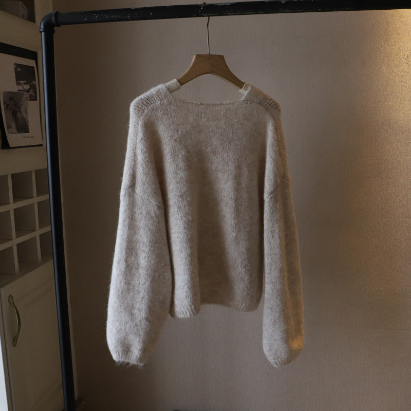 Xanthe | Loose V-Neck Sweater With Ribbed Hem