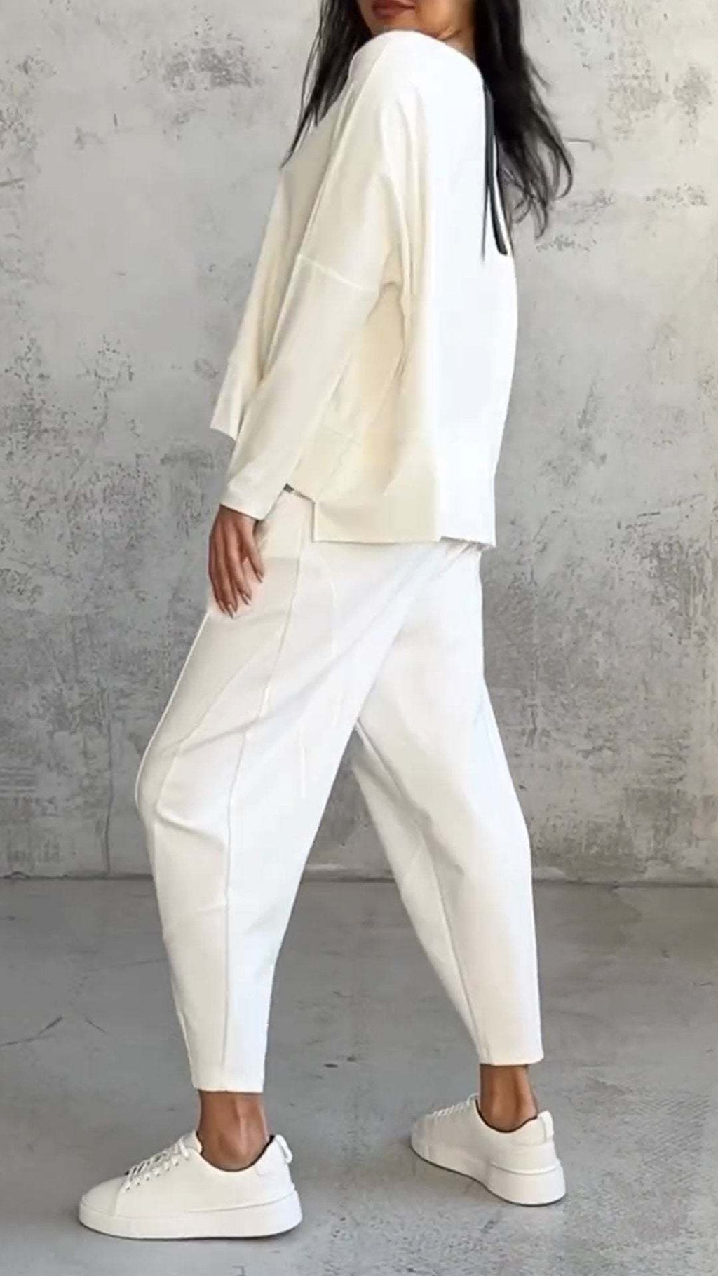Calla | Crop Sweatshirt And Cargo Jogger Set