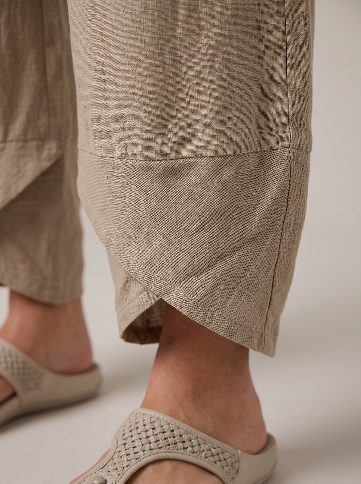 Claudia | Relaxed Linen-Blend Cropped Pants