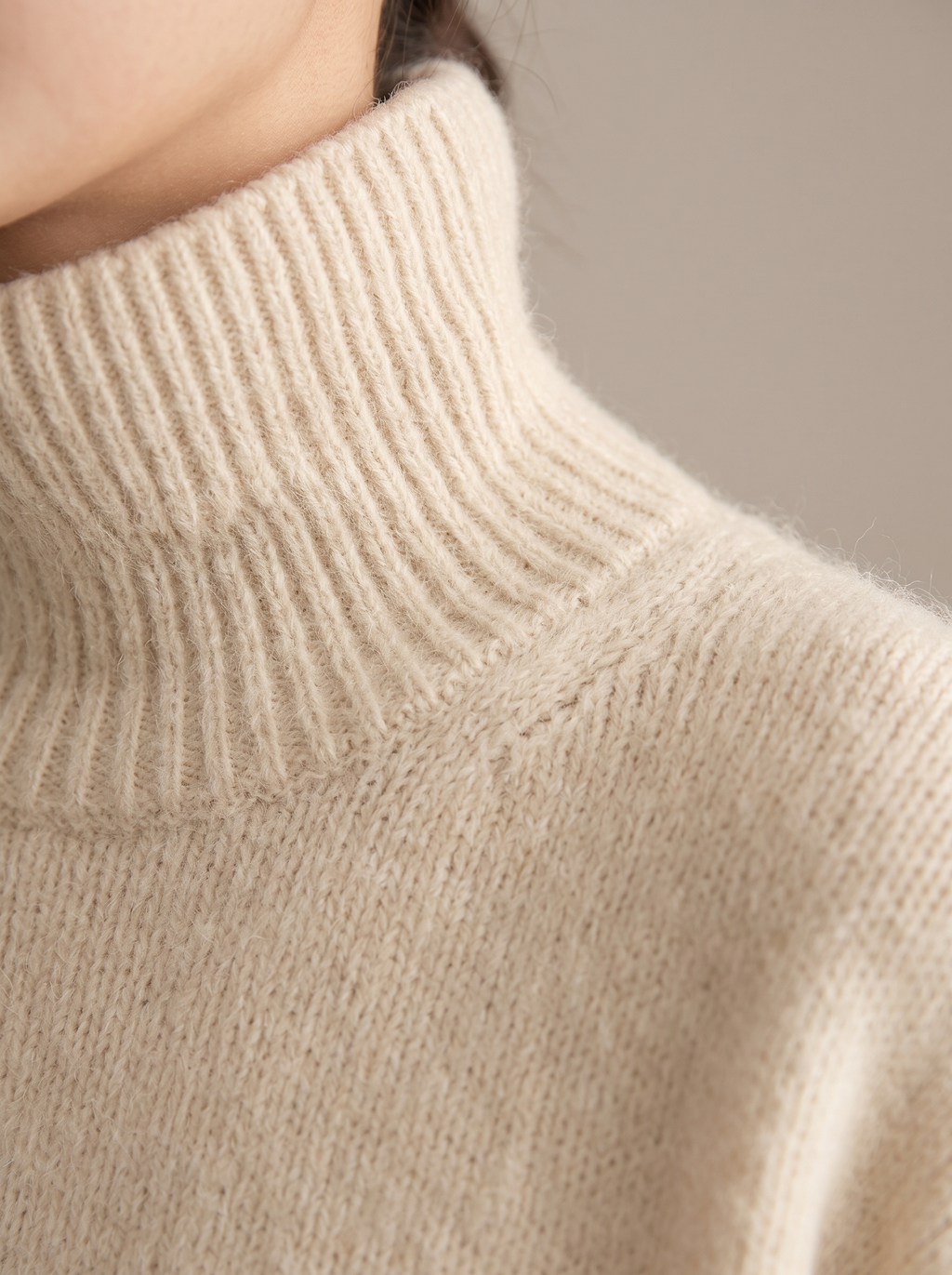 Dana | Warm Roll Neck Sweater With Ribbed Cuffs