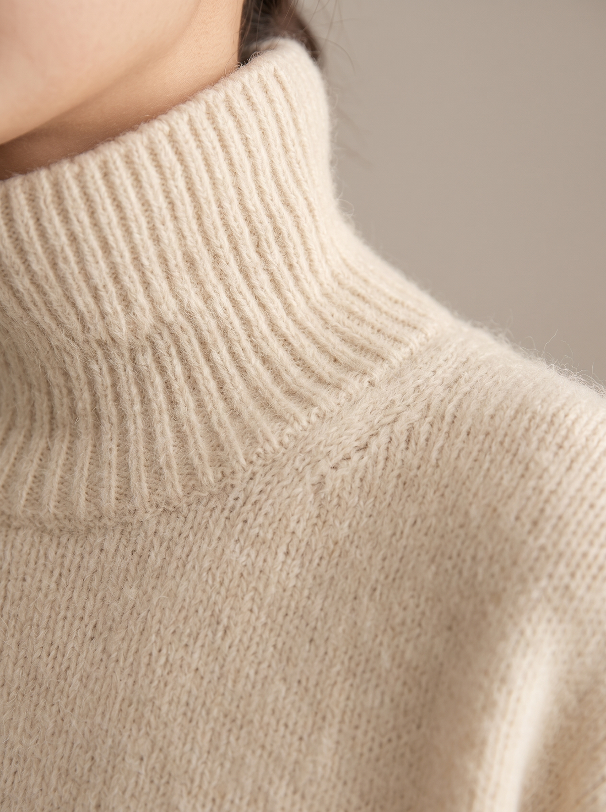 Dana | Warm Roll Neck Sweater With Ribbed Cuffs